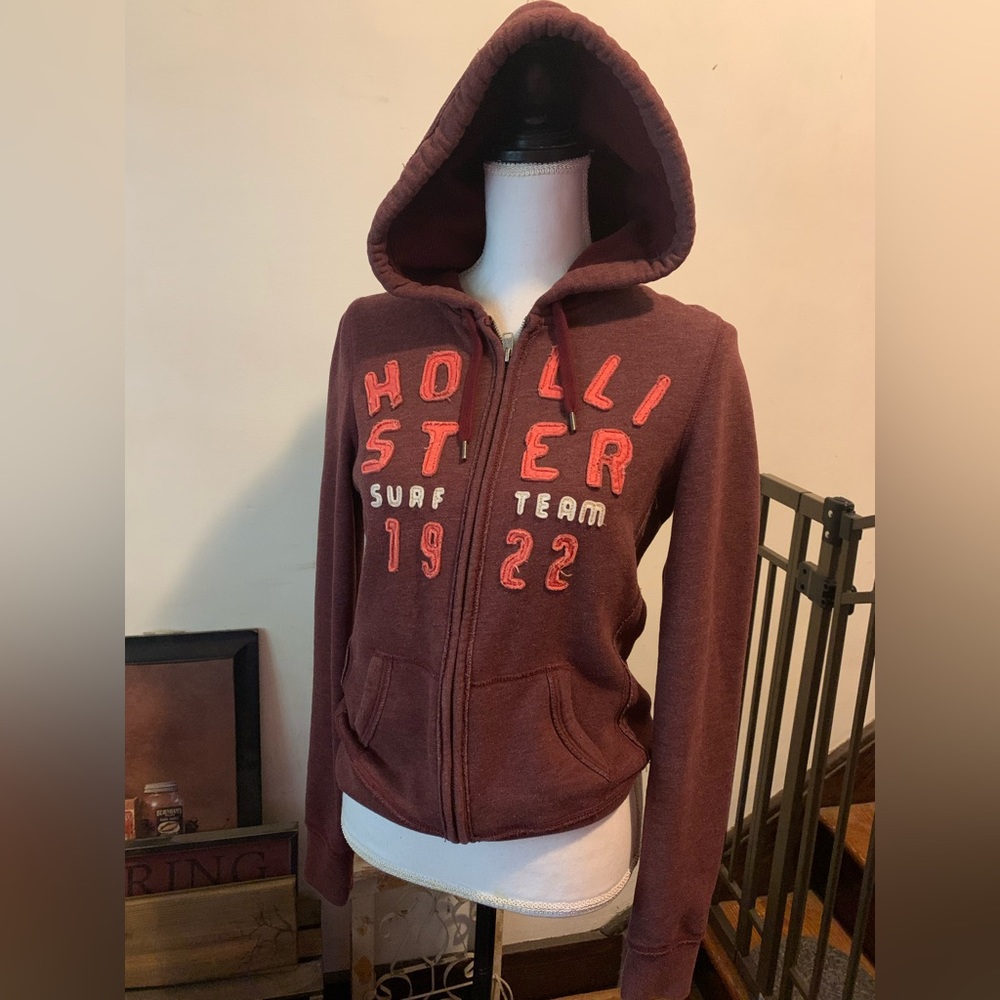 Hollister hoodie. Size M